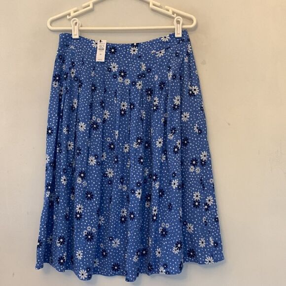 Talbots blue daisy print side button skirt with pockets. Size 8 P NWT - Picture 6 of 8